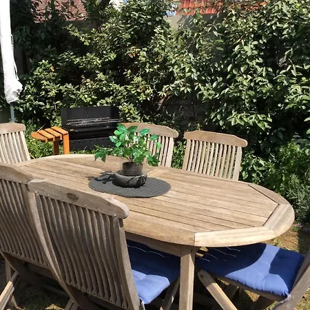 Dom wakacyjny Maison-2chambres-2parkingsprives Dans Jardin Clos *